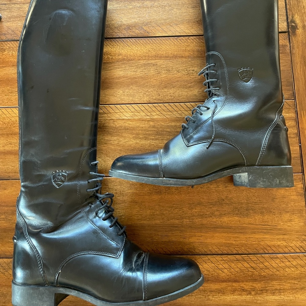 Ariat field riding boots size 8 slim calf.